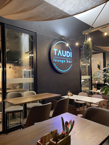Taudi Lounge Bar 11