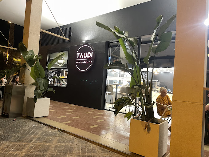 Taudi Lounge Bar 14