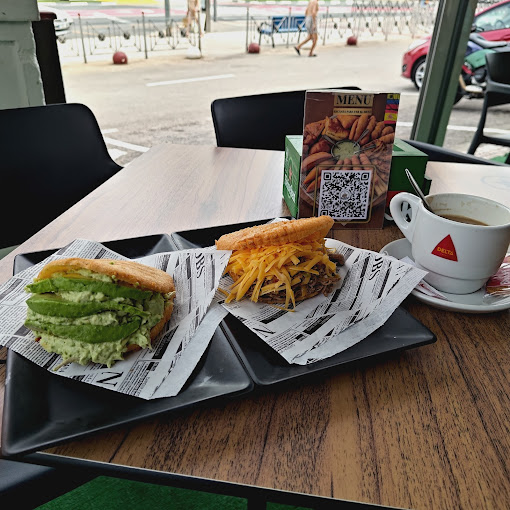 255 Cafe Bar