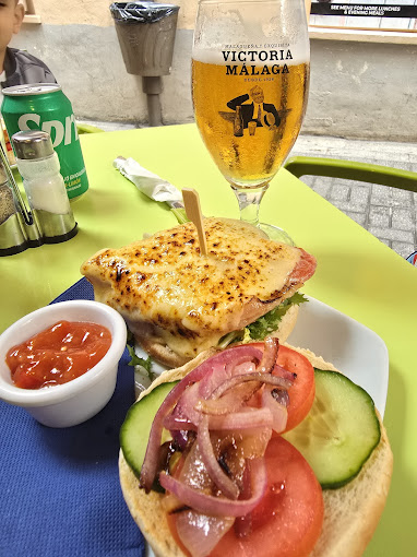 Caspers Eatery Bar 6