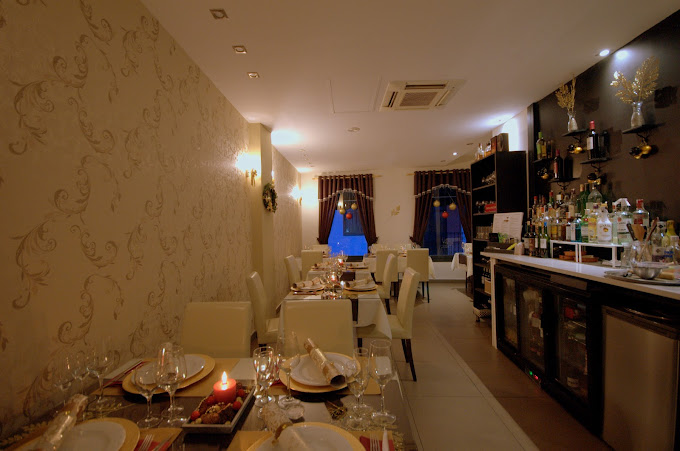 Amigos Bar and Bistro 4