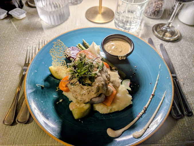 Amigos Bar and Bistro 8