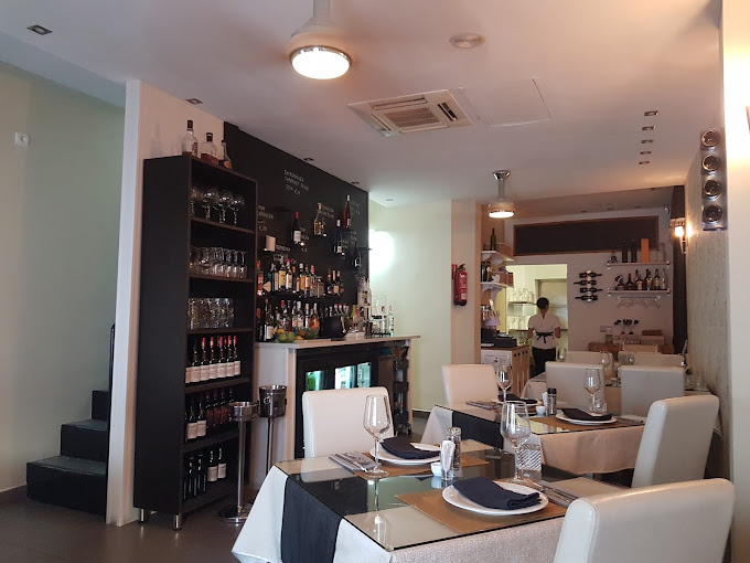 Amigos Bar and Bistro
