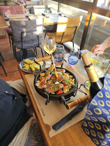 GUSTO Bar Bistro 11