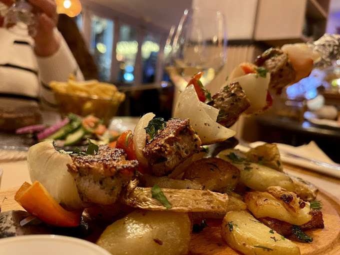 GUSTO Bar Bistro 5