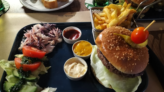 GUSTO Bar Bistro 8