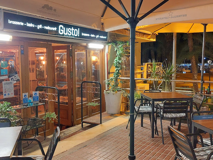 GUSTO Bar Bistro
