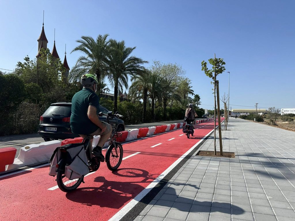 A guide to Benidorm’s bike lanes and monthly rental services