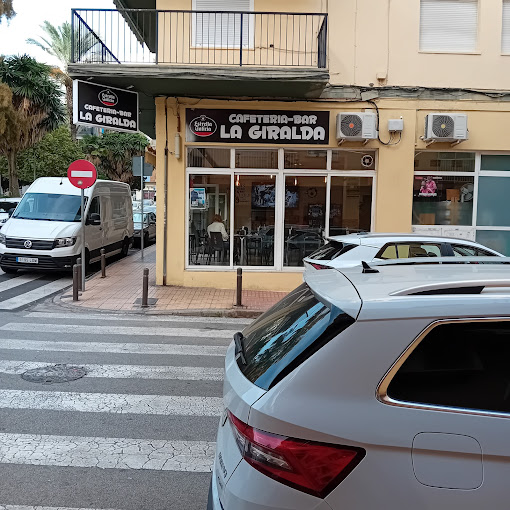 Cafeteria La Giralda 8