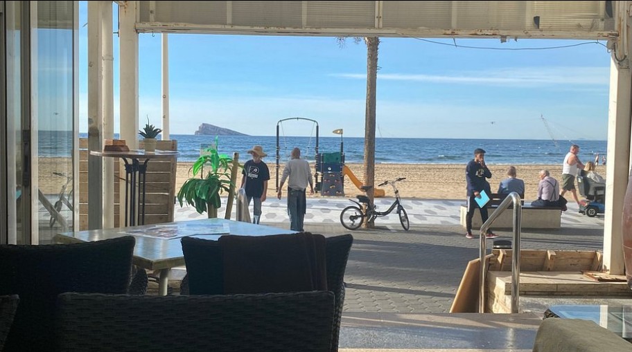 Levante beach wif