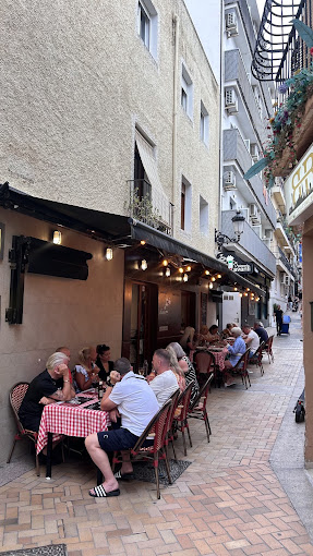 Pizzeria AVANTI 16