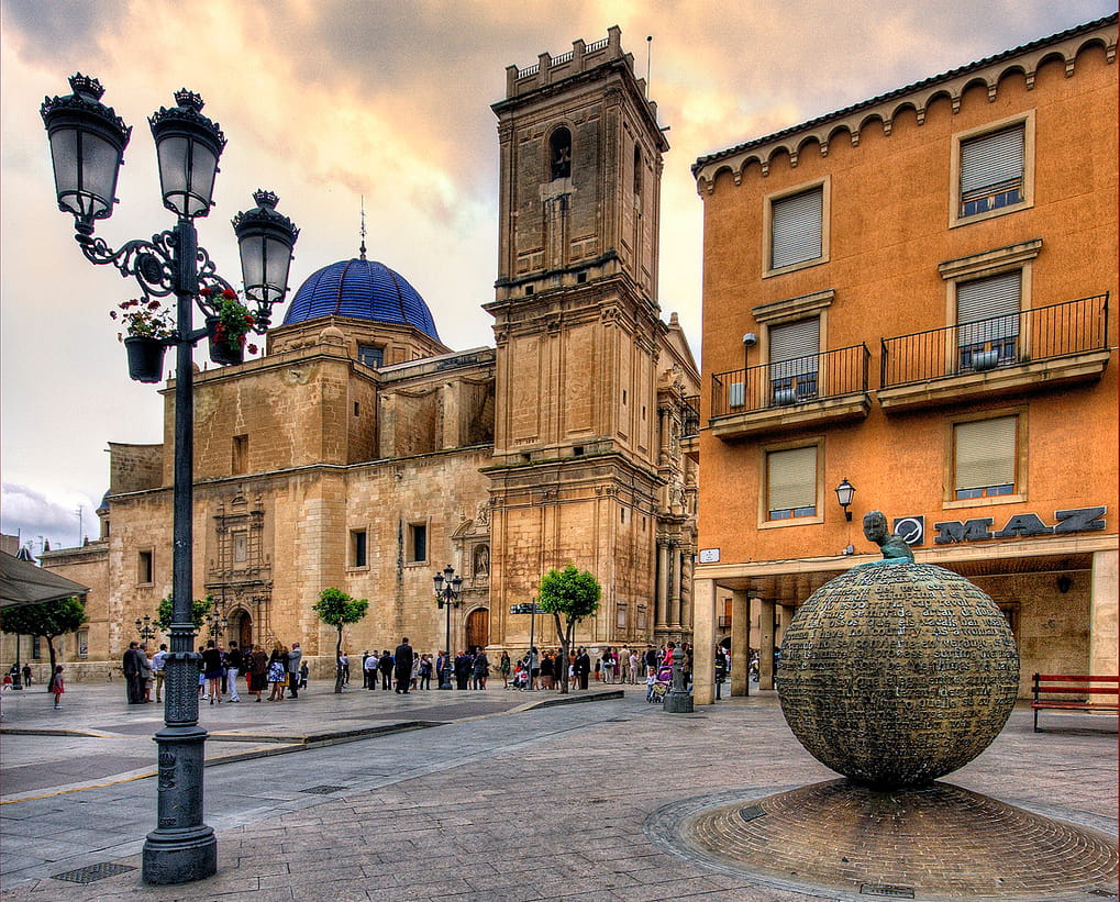 living in Elche Spain