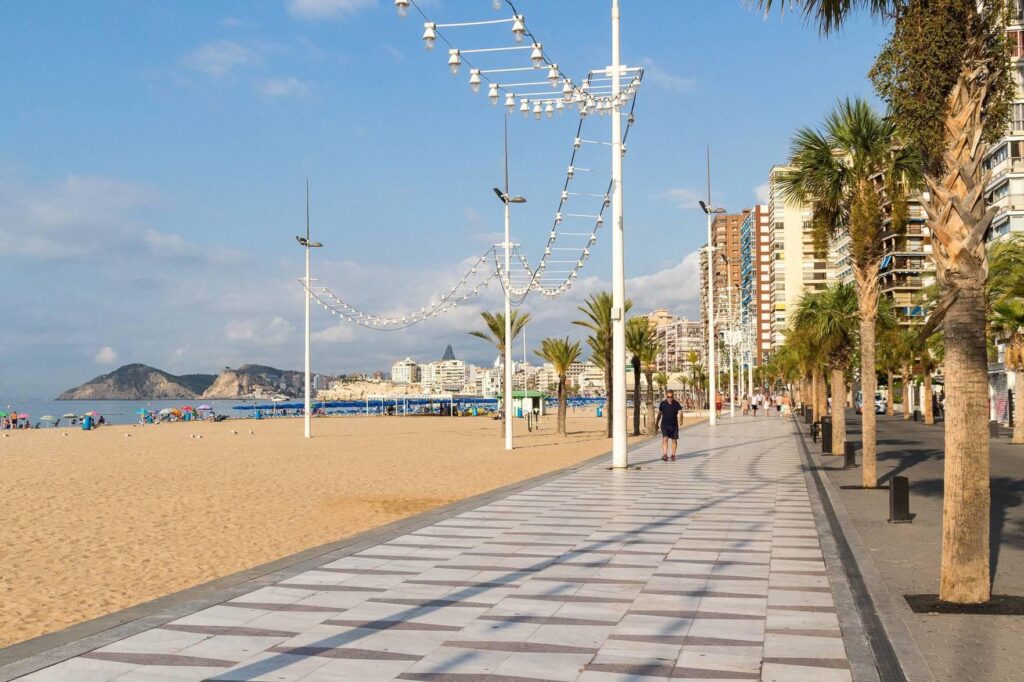 Checking things to live in Benidorm